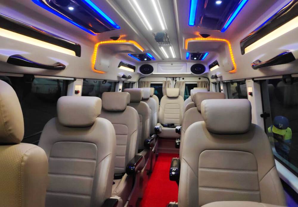 12 seater tempo traveller