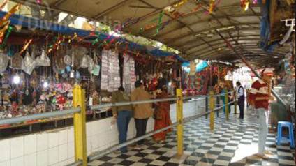 9 seater tempo traveller hire in delhi