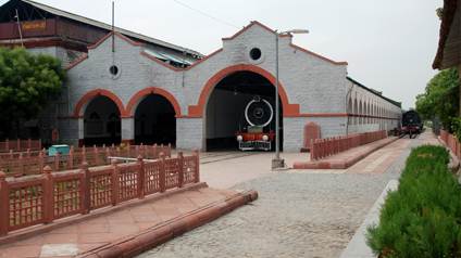 9 seater tempo traveller hire in delhi