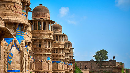 9 seater tempo traveller hire in Gwalior Fort