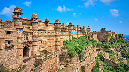 9 seater tempo traveller hire in Gwalior Fort