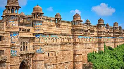 9 seater tempo traveller hire in Gwalior Fort