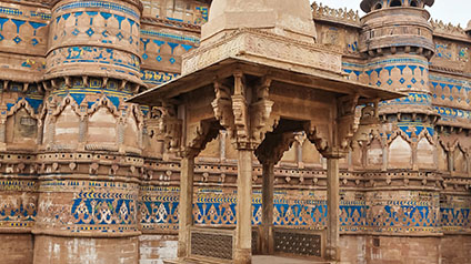 9 seater tempo traveller hire in Gwalior Fort