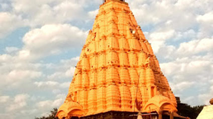 9 seater tempo traveller hire in Mahakaleshwar Jyotirlinga