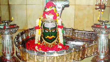 9 seater tempo traveller hire in Mahakaleshwar Jyotirlinga