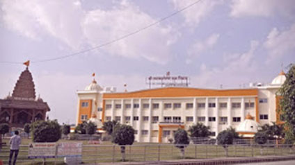 9 seater tempo traveller hire in Mahakaleshwar Jyotirlinga