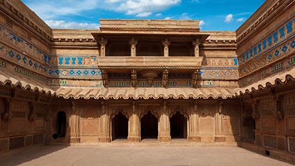 9 seater tempo traveller hire in Man Singh Palace