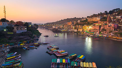 9 seater tempo traveller hire in Omkareshwar Temple