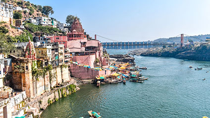 9 seater tempo traveller hire in Omkareshwar Temple