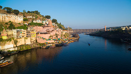 9 seater tempo traveller hire in Omkareshwar Temple