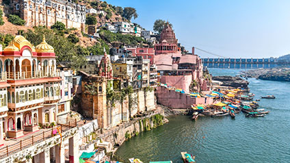 9 seater tempo traveller hire in Omkareshwar Temple