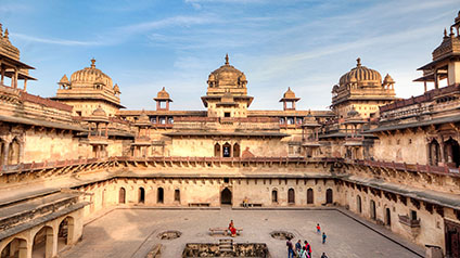 9 seater tempo traveller hire in Orchha Fort Complex