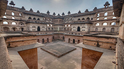 9 seater tempo traveller hire in Orchha Fort Complex