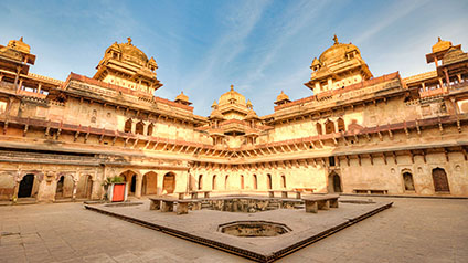9 seater tempo traveller hire in Orchha Fort Complex