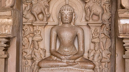 9 seater tempo traveller hire in Shantinatha Temple Khajuraho