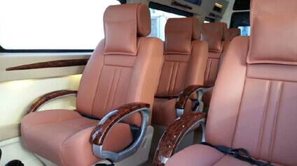 7 seater tempo traveller hire in delhi